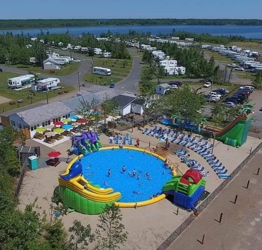 Parc aquatique du Camping Pokemouche ExploreNB / Tourisme Nouveau